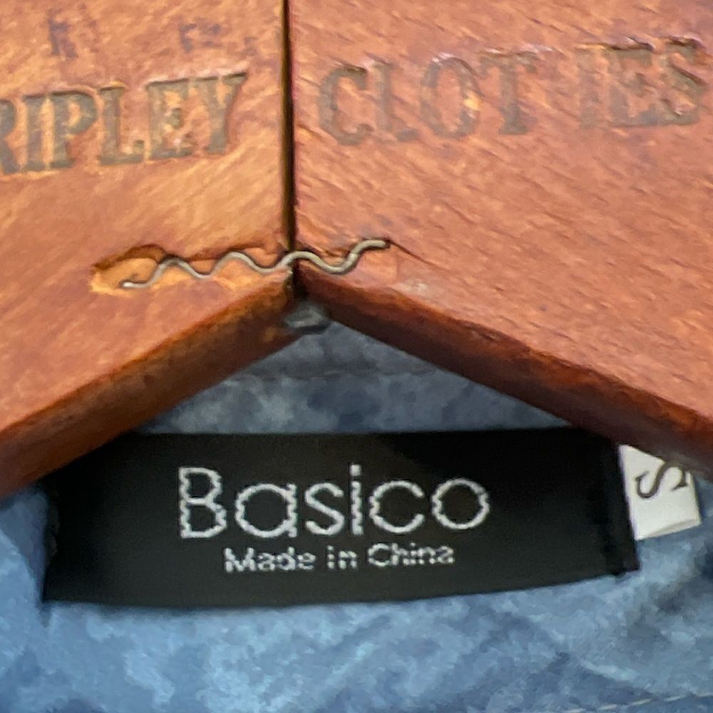 Basico Lightweight Collared Button Down Shirt - Picture 4 of 7